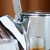 Här hittar du tebryggare och tekannor i läcker design och dessutom till ett bra pris! Välj mellan olika tekannor i varierande material, storlek och färg och hitta just din favorit.